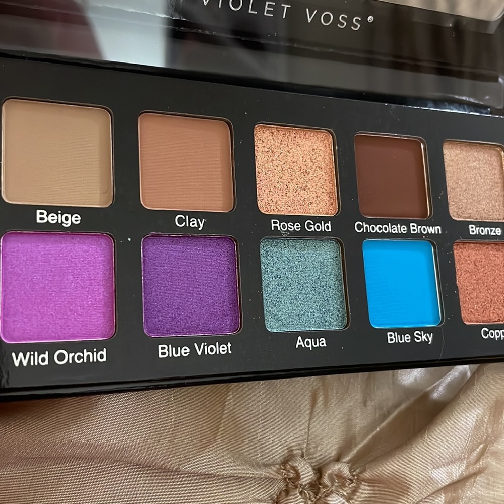 Violet Voss~Essentials 2 Eye shadow palette